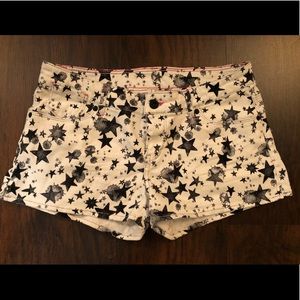 Levi’s white star shorts with hot pink stitching